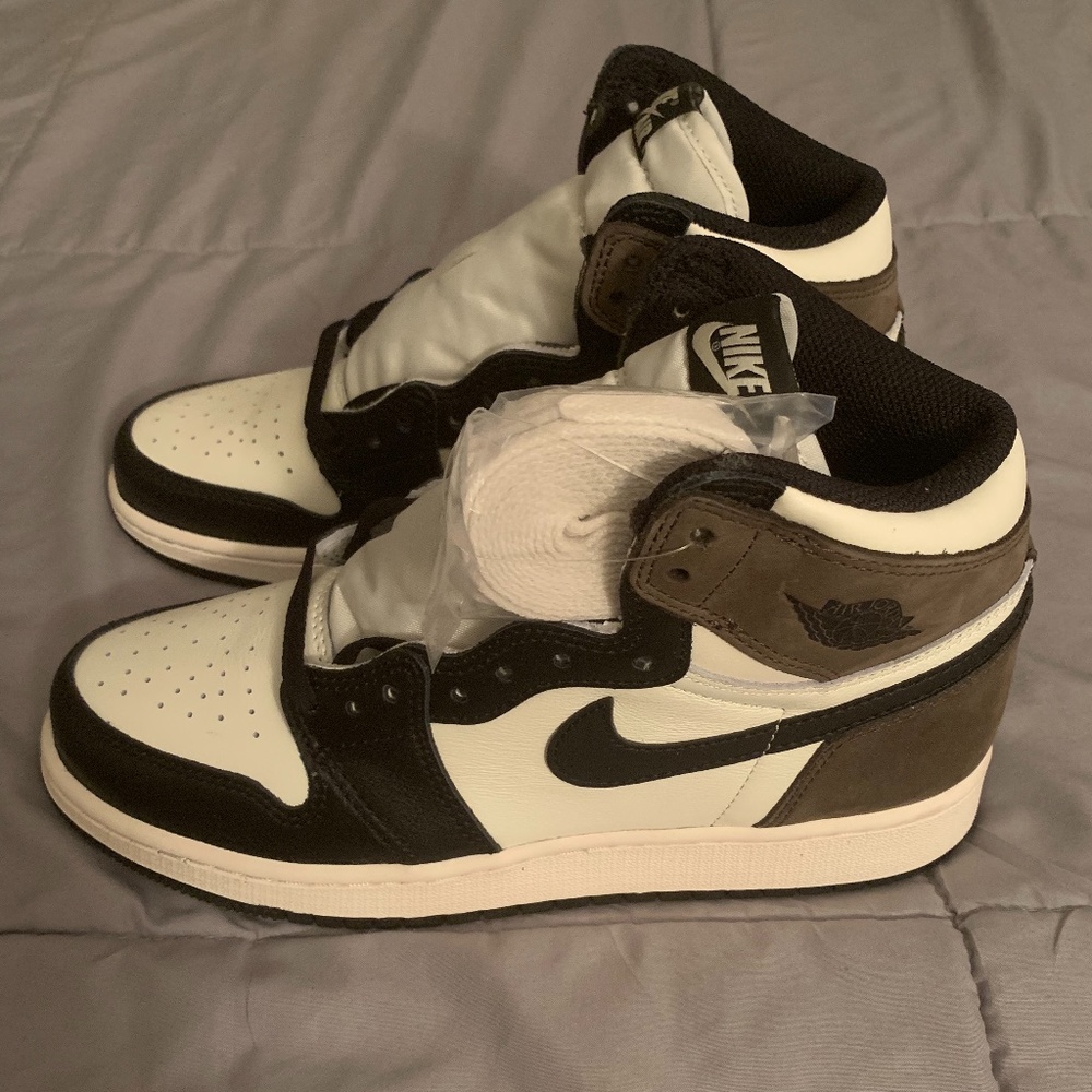 Jordan 1 Retro High Dark Mocha